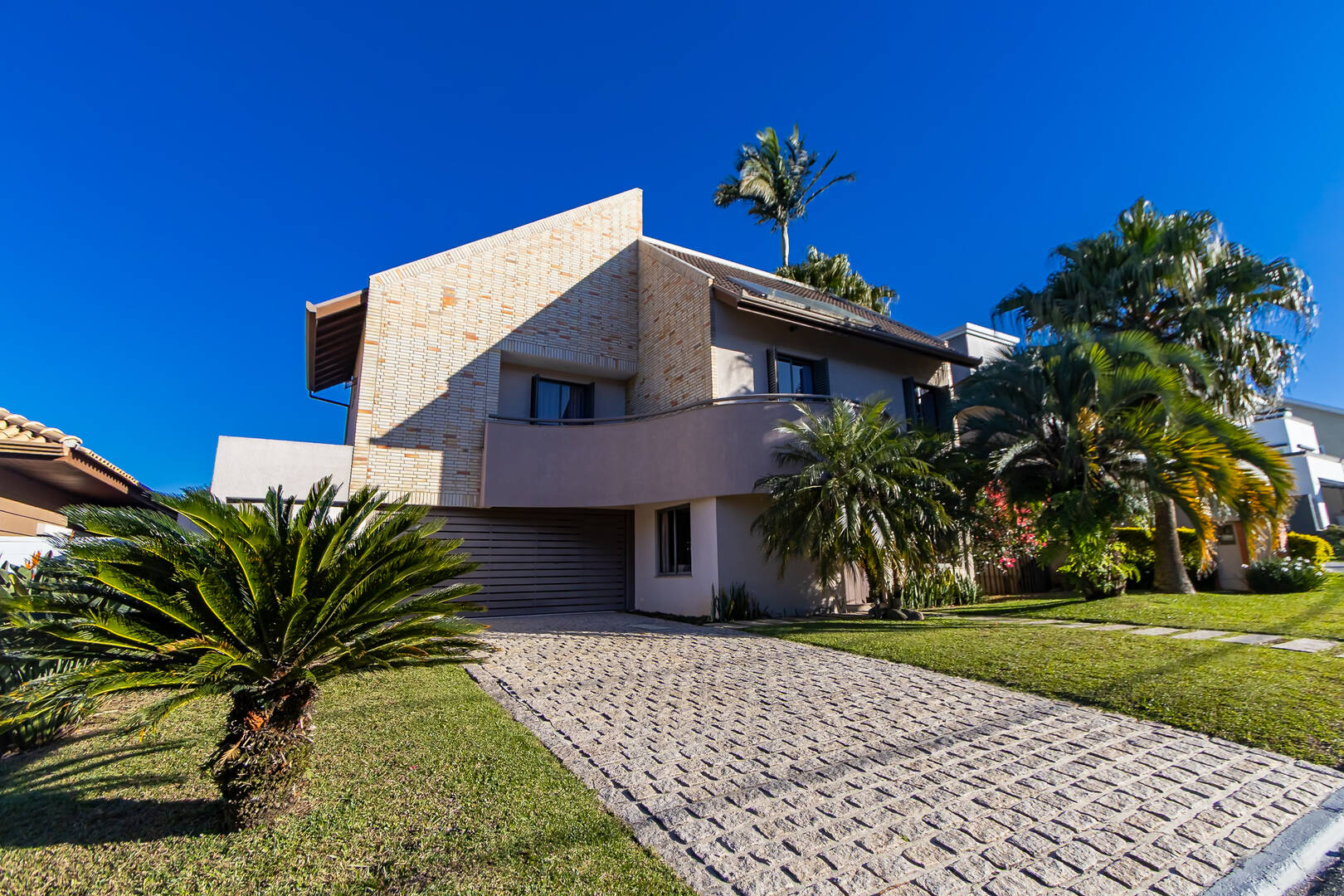 Casa à venda com 4 quartos, 278m² - Foto 2