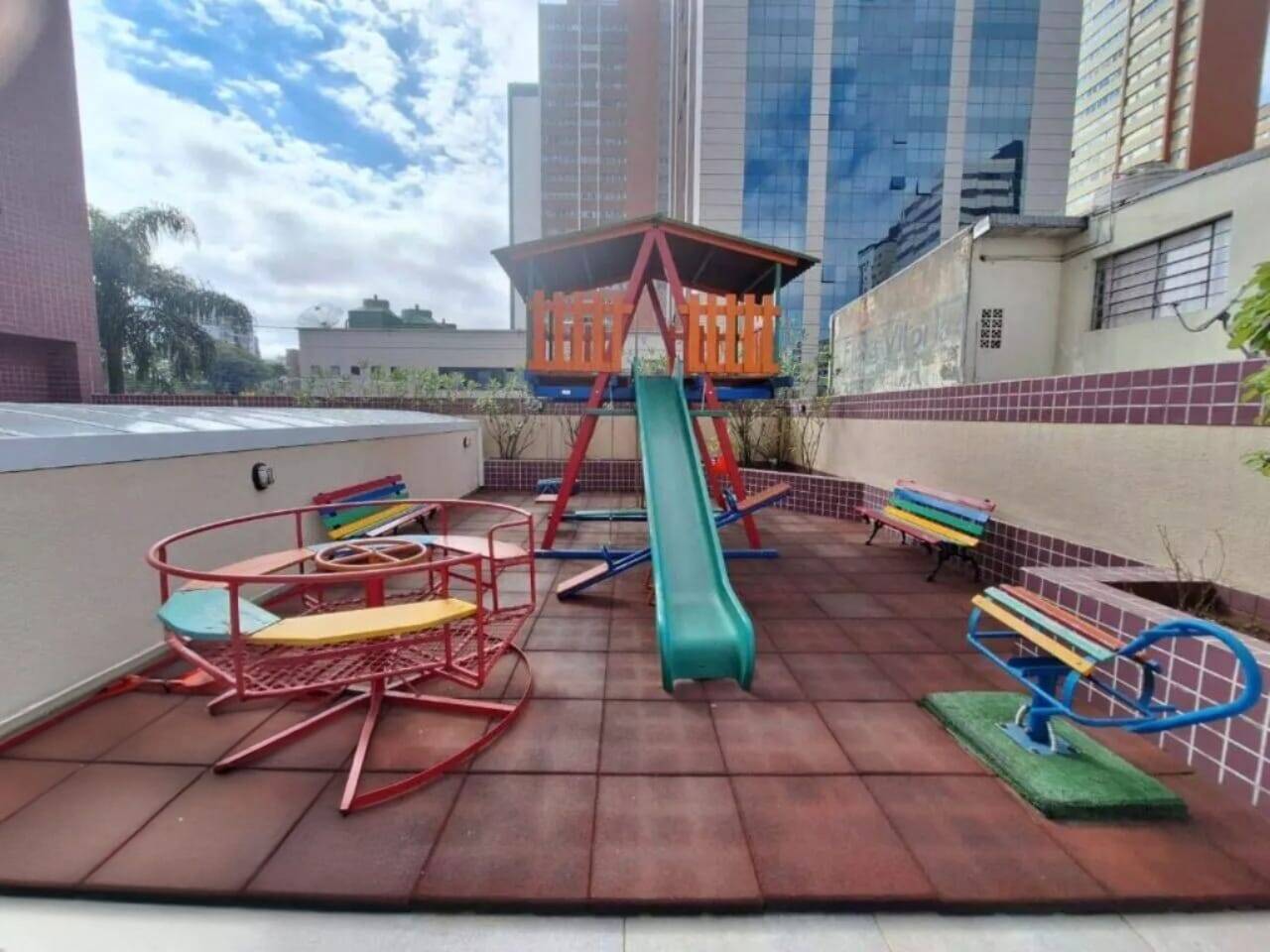 Apartamento para alugar com 4 quartos, 111m² - Foto 4