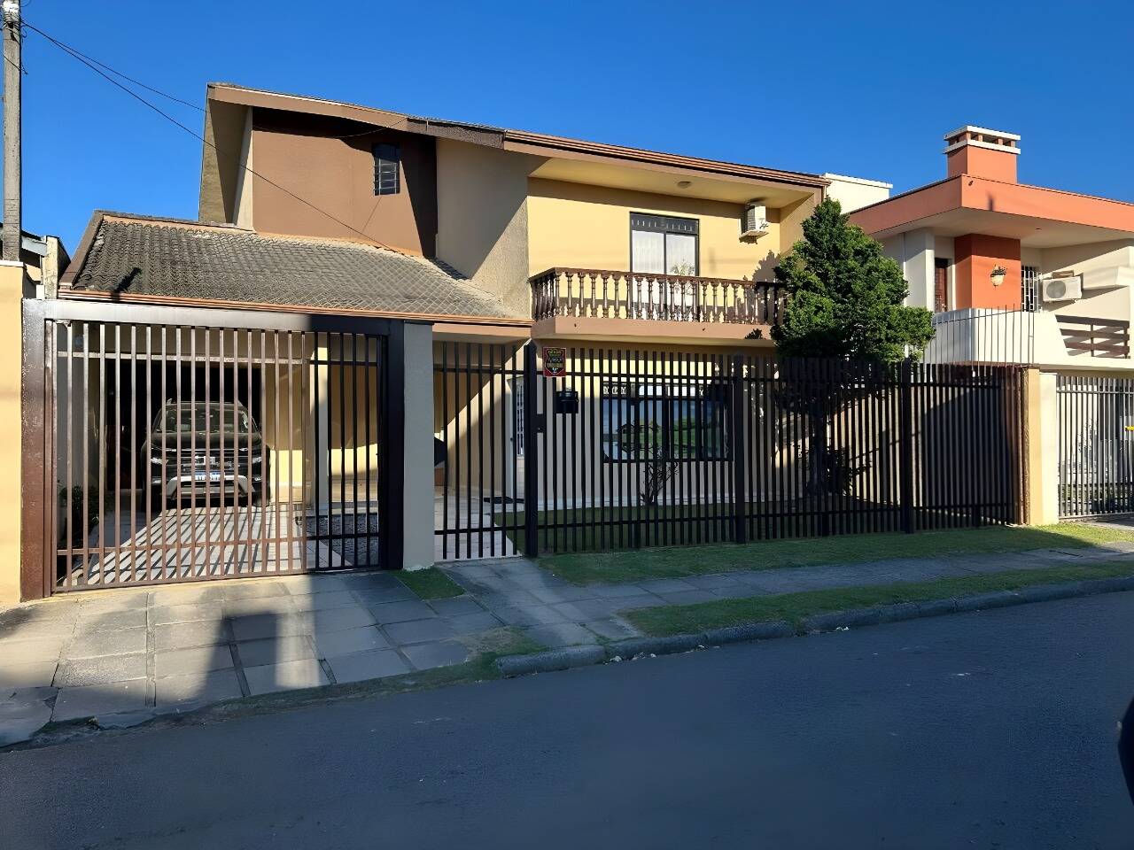 Casa à venda com 4 quartos, 309m² - Foto 1