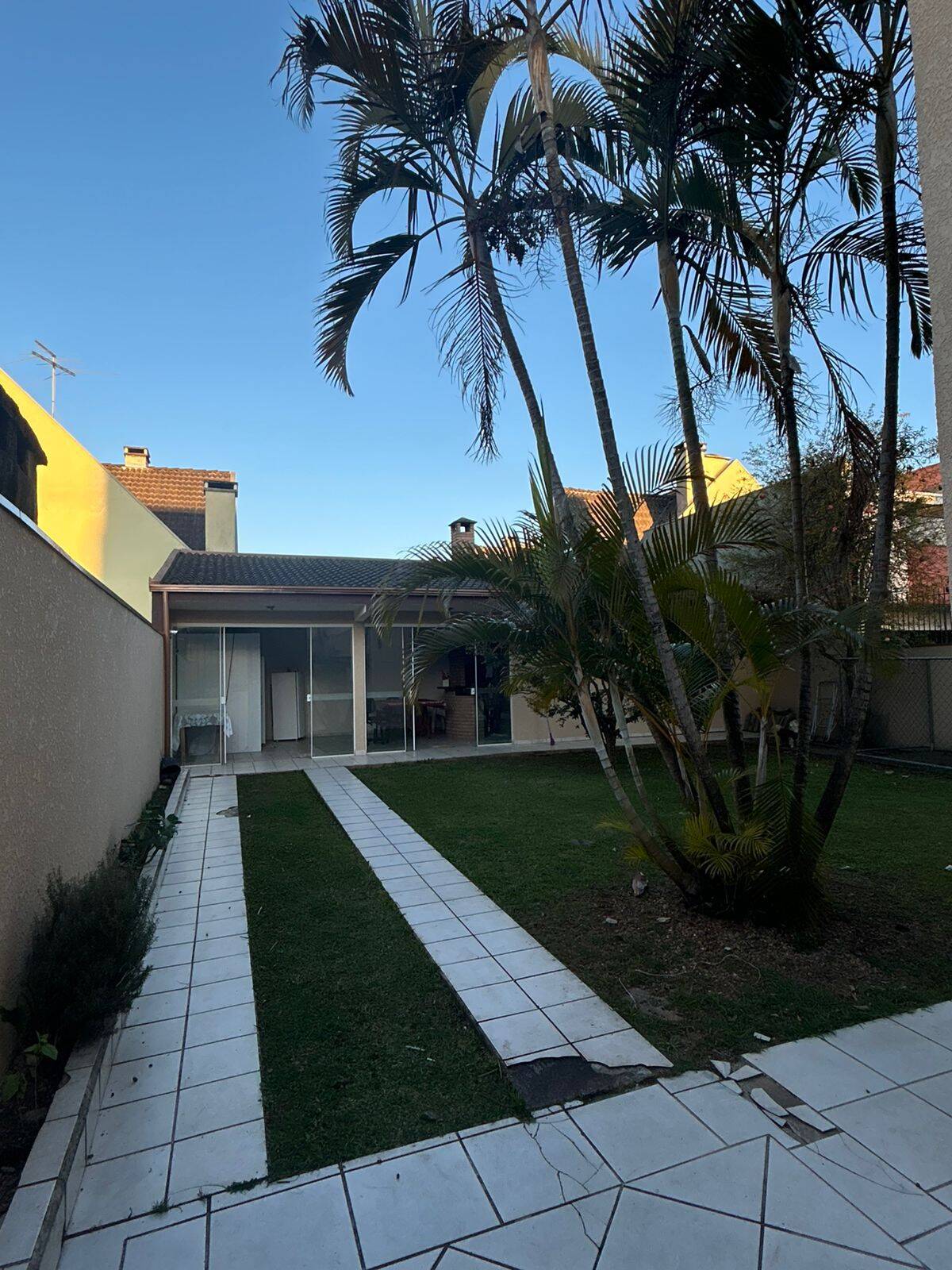 Casa à venda com 4 quartos, 309m² - Foto 2